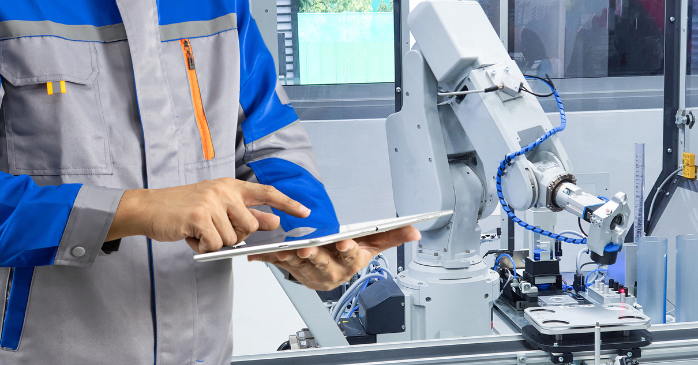 DX化が遅れている製造業界の課題・対策